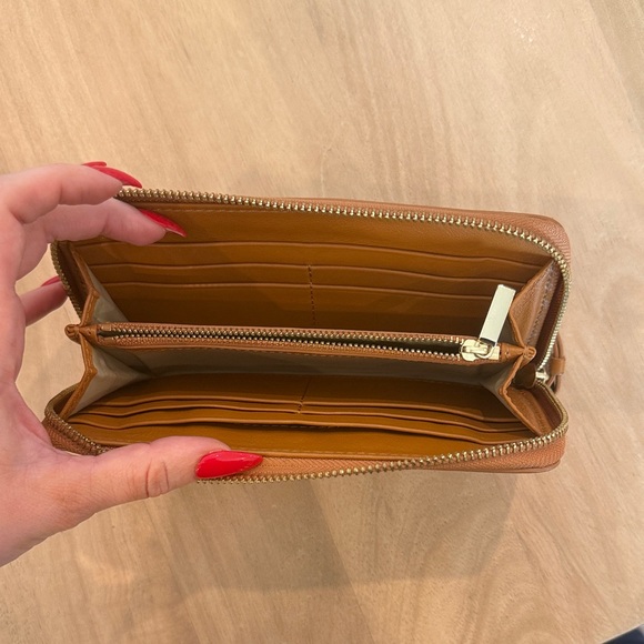 Tory Burch Zip-Around Wallet - Picture 3 of 5